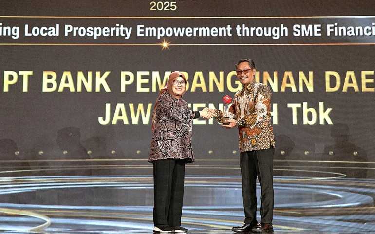 Sukses Dorong UMKM, Bank Jateng Jadi Pionir Pembiayaan di CNN Indonesia Awards 2025