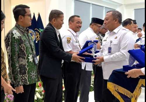 UNDIP Raih Penghargaan dari Kementerian Imigrasi dan Pemasyarakatan atas Kontribusi dan Kerja Sama  Layanan Center Immigration Point
