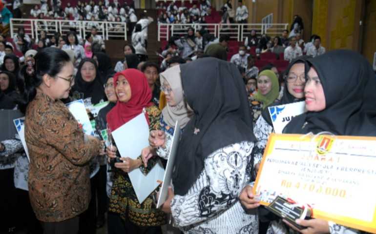 Hari Guru Nasional, Wali Kota Semarang Tegaskan Guru Sebagai Pertahanan Masa Depan Generasi Bangsa