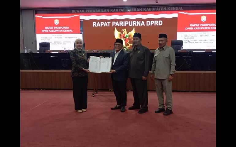 DPRD dan Pemkab Kendal Sepakati Propemperda dan Raperda APBD 2026 dalam Paripurna