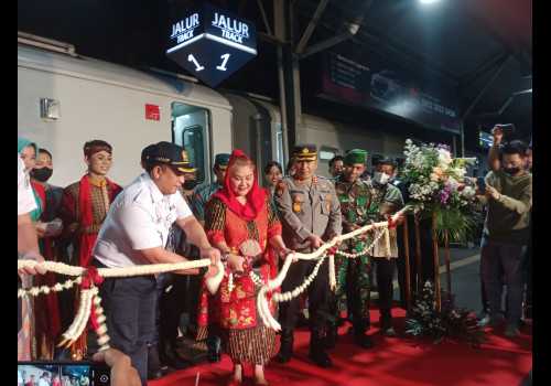 Resmi Beroperasi, KA Blambangan Ekspres Relasi Semarang Tawang - Ketapang
