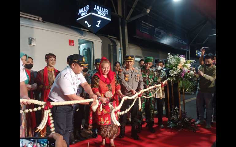 Resmi Beroperasi, KA Blambangan Ekspres Relasi Semarang Tawang - Ketapang