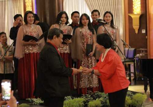 Meriah dan Hangat, Christmas Tree Lighting Hotel Ciputra Semarang Jadi Magnet Tamu