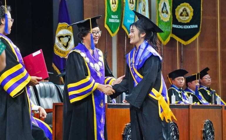 Natal dan Tahun Baru, SCU Semarang Gelar Wisuda Akhir Tahun 2025 Bertema Terlahir Baru