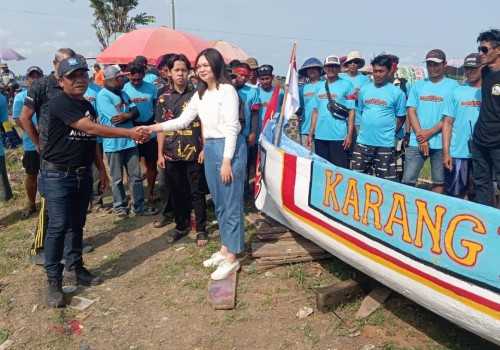 Ketua Karang Taruna Kendal Sumbang Perahu Dayung, Sungai Kalibuntu Bangkit Jadi Wisata Air