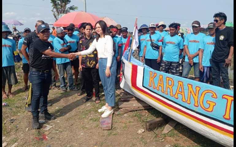 Ketua Karang Taruna Kendal Sumbang Perahu Dayung, Sungai Kalibuntu Bangkit Jadi Wisata Air