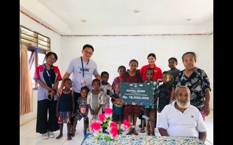 JNE Salurkan Bantuan Sosial dan Hadirkan Promo Sambut Natal 2025