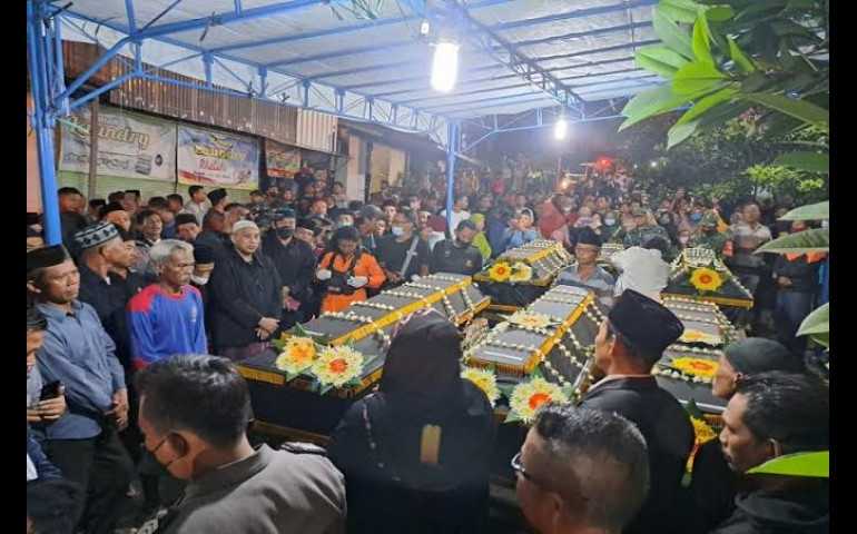 Terima Jenazah Korban Kecelakaan di Magetan, Hevearita: Turut Berduka Cita