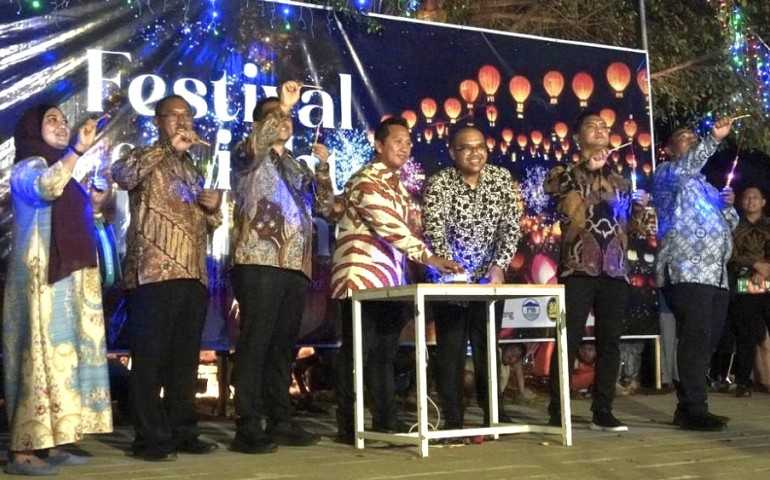 Pesona Taman Bank Jateng di Festival of Light Batang