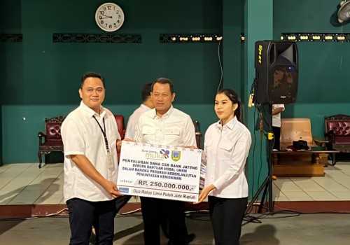 Bank Jateng dan Pemkab Kudus Salurkan Bantuan untuk PKL