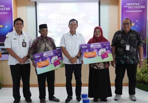 Apresiasi Nasabah, Bank Jateng Cilacap Serahkan Hadiah Bima