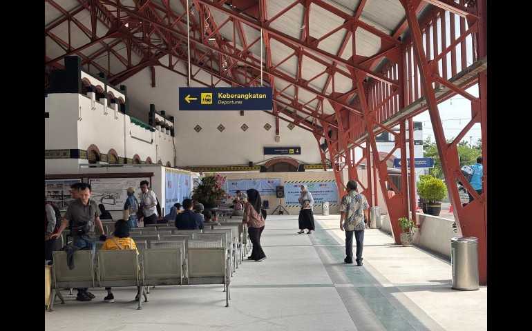 Ada Pekerjaan Beautifikasi di Area Hall Utama, Boarding Gate Stasiun Semarang Tawang Dipindahkan ke Sisi Barat untuk Sementara