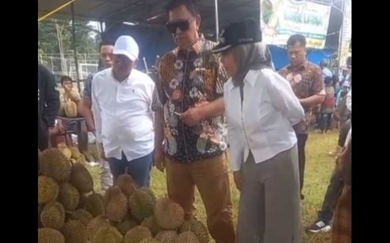 Bupati Kendal Hadiri Festival Durian Kebongembong, Dorong Branding Durian Lokal