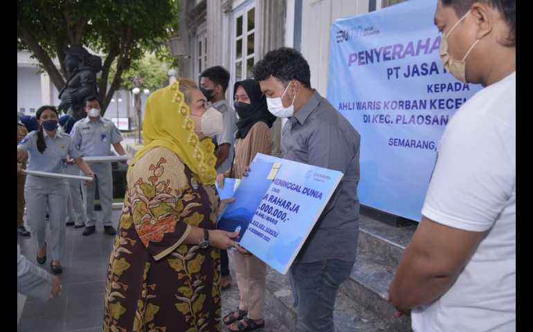 Pemkot Semarang dan PT Jasa Raharja Serahkan Santunan Kematian Korban Kecelakaan Magetan