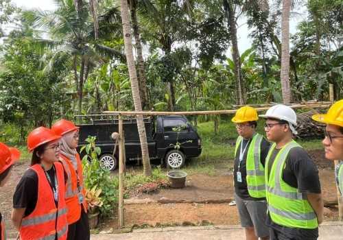 Dorong Penguatan Keselamatan Kerja, KKN-T 36 UNDIP Gelar Safety Briefing dan Susun JSA pada Proyek Digester Biogas