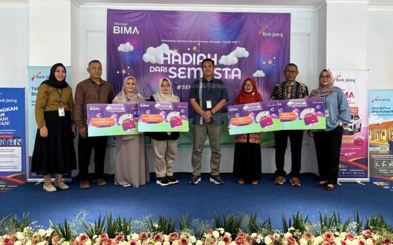 Senyum Bahagia Nasabah Bank Jateng Terima Hadiah Undian