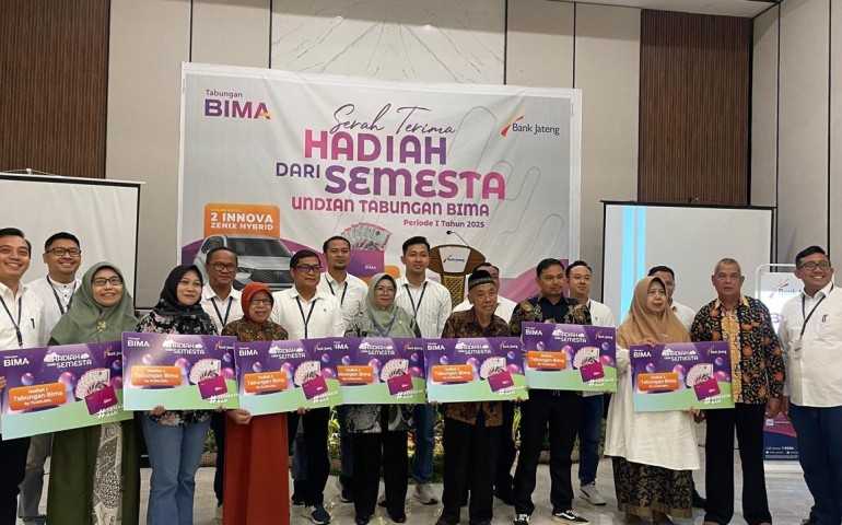 Kejutan Manis, Bank Jateng Blora Serahkan Hadiah Undian
