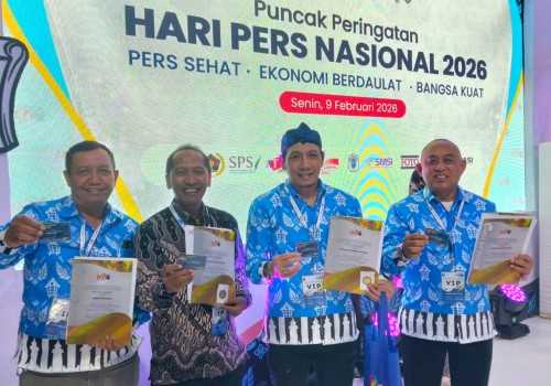 Empat Wartawan Jateng Raih Kartu Pers Nomor Satu dari PWI Pusat