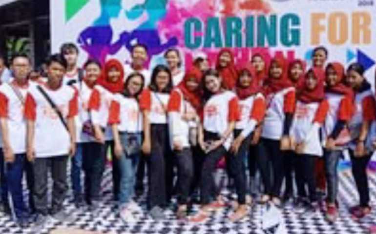 Minggu Ini, IKAUNDIP Gelar Fun Walk Caring For Nation 6 dan Salurkan Bansos untuk Warga Tambak Lorok