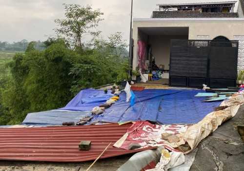 Diguyur Hujan Intensitas Tinggi, Kawasan Perumahan Payon Meteseh 2 di Boja Alami Longsor