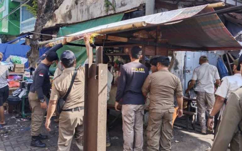 Penyebab Kemacetan, Satpol PP lakukan Penertiban Pasar Tumpah Kranggan Semarang