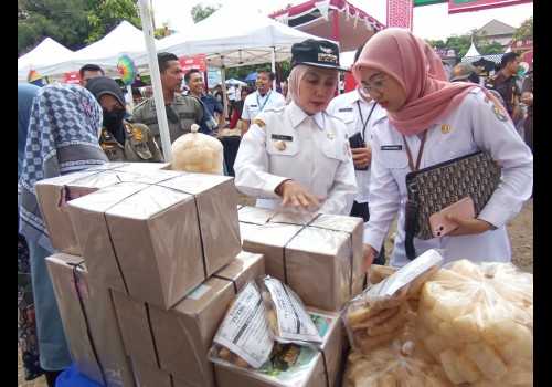 Jelang Idul Fitri, Bupati Dyah Kartika Gelar Pasar Murah 1.200 Paket Sembako di Alun-alun Kendal