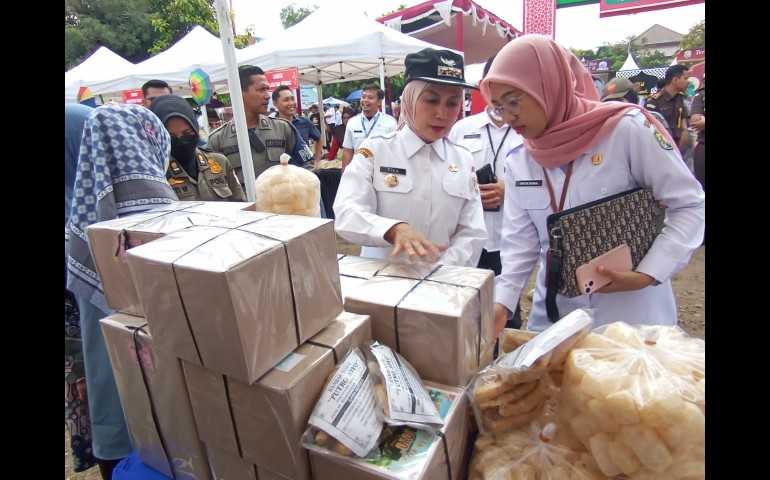 Jelang Idul Fitri, Bupati Dyah Kartika Gelar Pasar Murah 1.200 Paket Sembako di Alun-alun Kendal