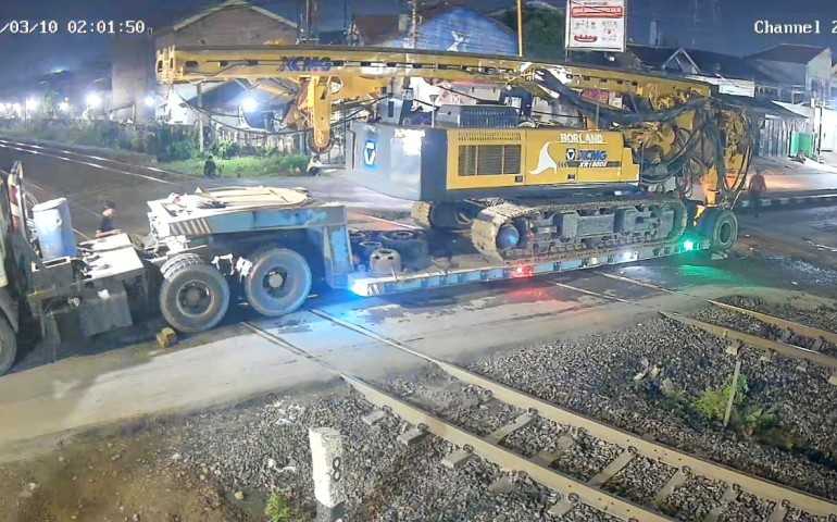 KAI Daop 4 Semarang Mohon Maaf Atas Gangguan Perjalanan KA Akibat Truk Trailer Menghalangi Jalur KA