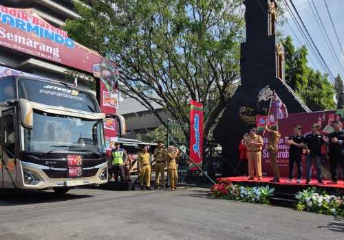 Indomie Berangkatkan 576 Pemudik Warmindo dari Semarang dengan 11 Bus