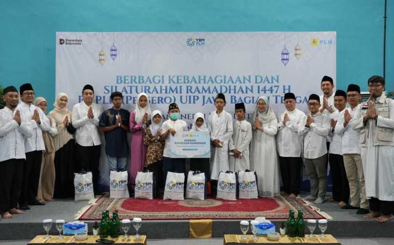 Ramadhan Penuh Makna, PLN UIP JBT Berbagi Kebahagiaan Bersama Masyarakat