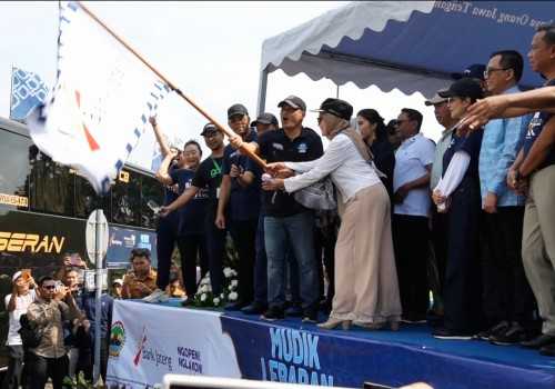 Bupati Kendal dan Gubernur Jateng Lepas Ratusan Pemudik Gratis dari TMII