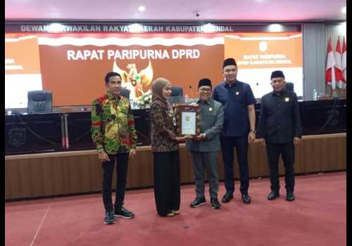 Ketua DPRD Kendal Mahfud Sodiq, Pimpin Rapat Paripurna Penyampaian LKPJ 2025