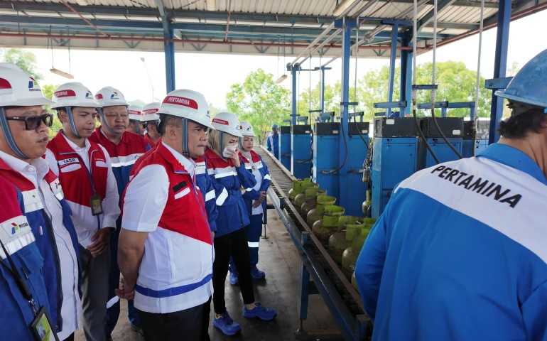 Sidak Ke Karanganyar, Gubernur Jateng Ahmad Luthfi Himbau Masyarakat Gunakan LPG secara Bijak