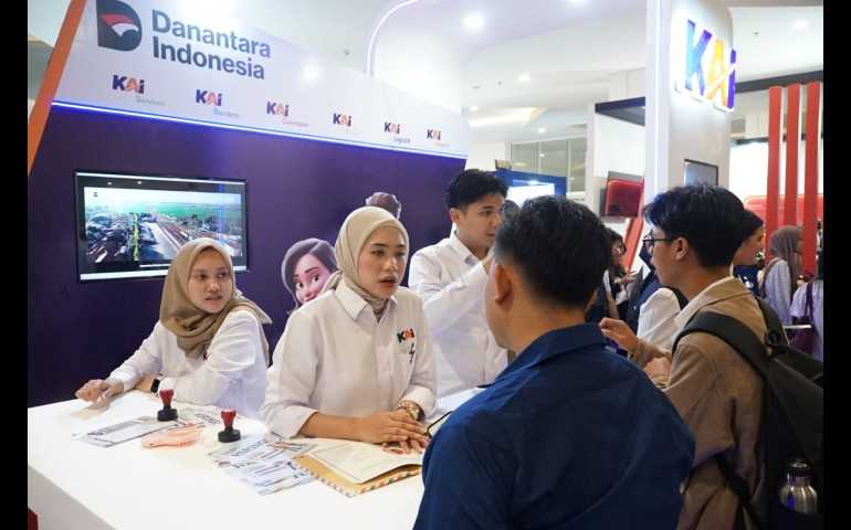 Antusiasme Membludak, Booth KAI Diserbu Pelamar di Campus Job Fair Semarang