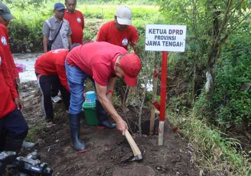 Ketua DPRD Jateng Sumanto Ajak Warga Pulihkan Sumber Air Lewat Penanaman Pohon