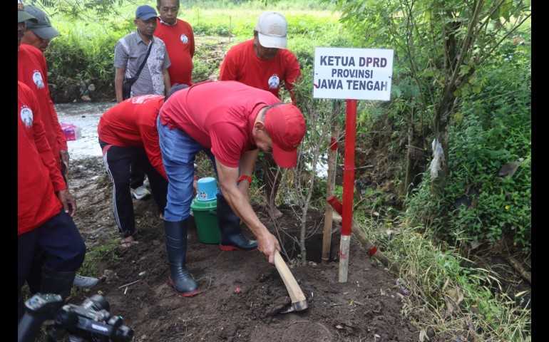 Ketua DPRD Jateng Sumanto Ajak Warga Pulihkan Sumber Air Lewat Penanaman Pohon